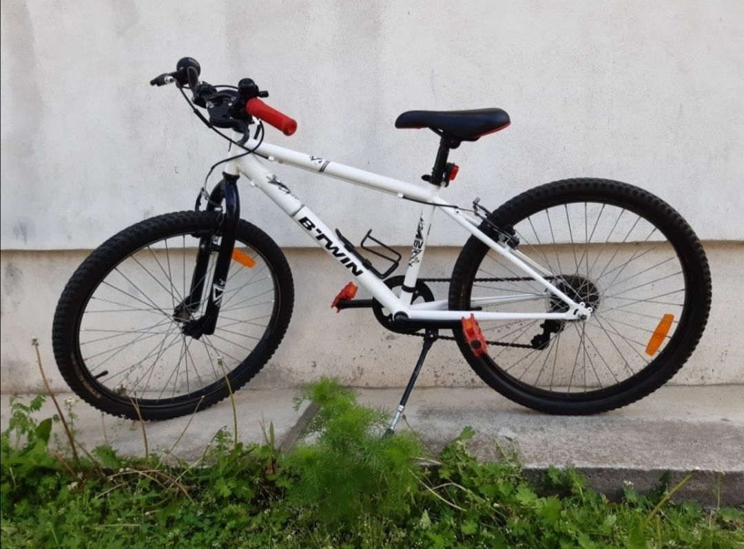 Bicicleta mtb 24" BTWIN perfect funcțională.pret fix
Vine însoțită de: