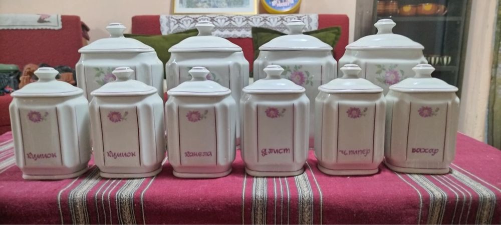 Ретро комплект за подправки състоящ се от 9 части в отлично състояние