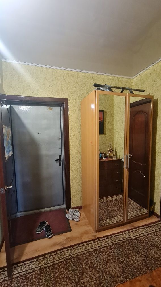 Продам шкаф в прихожую