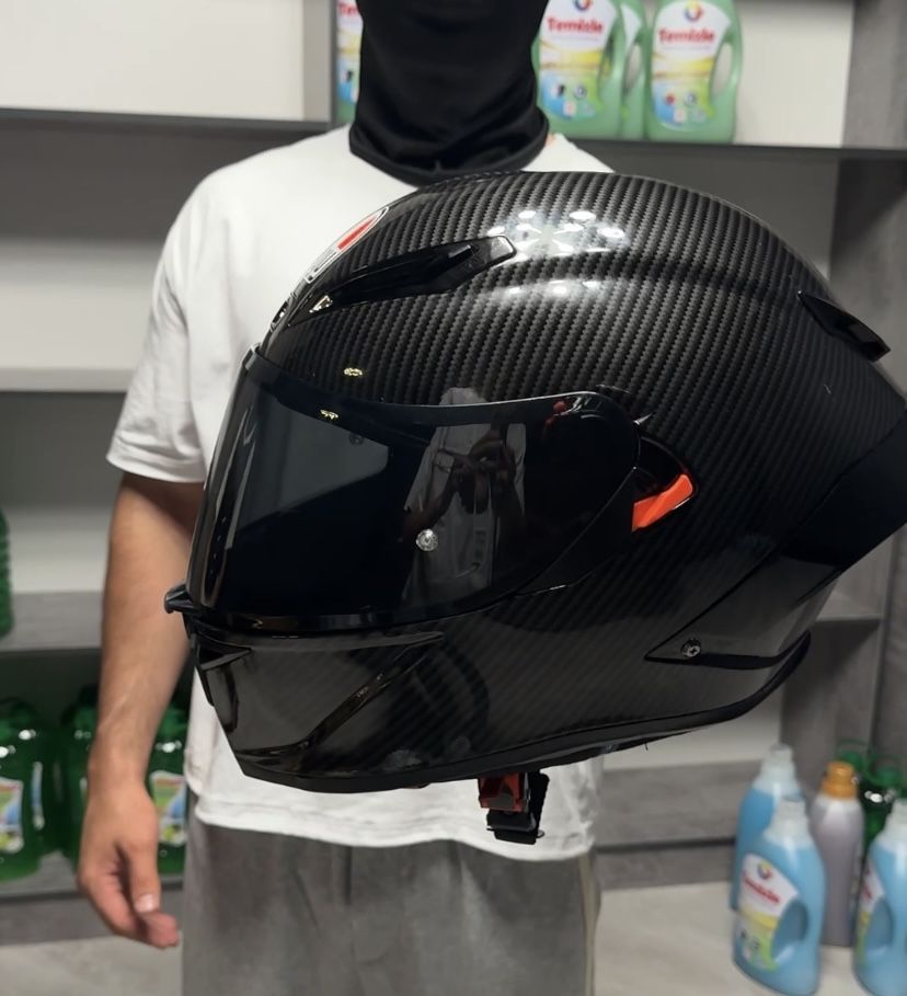 AGV shlem carboniviy stilda!