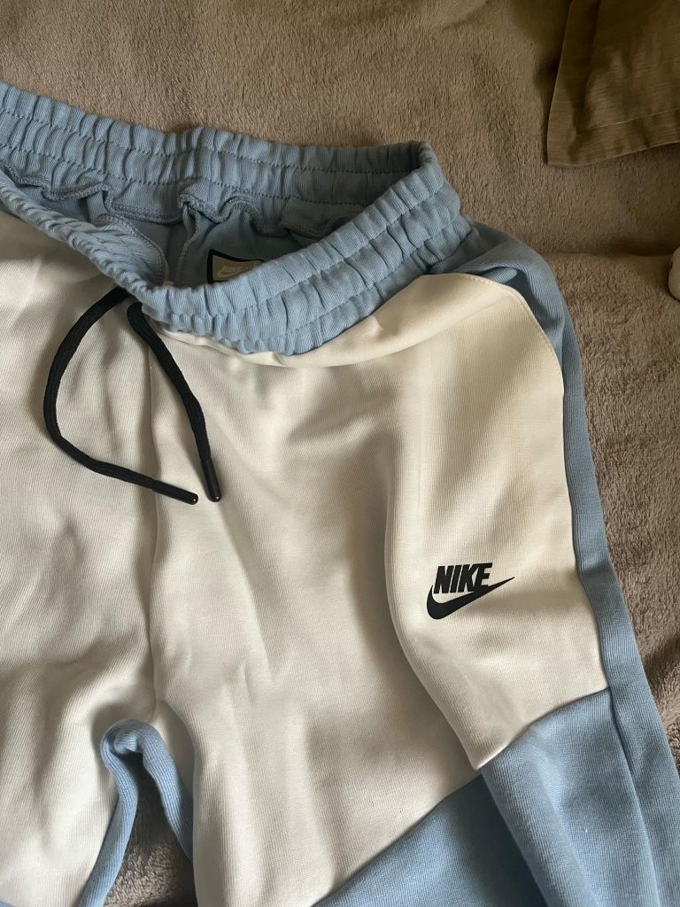 Trening Nike Tech