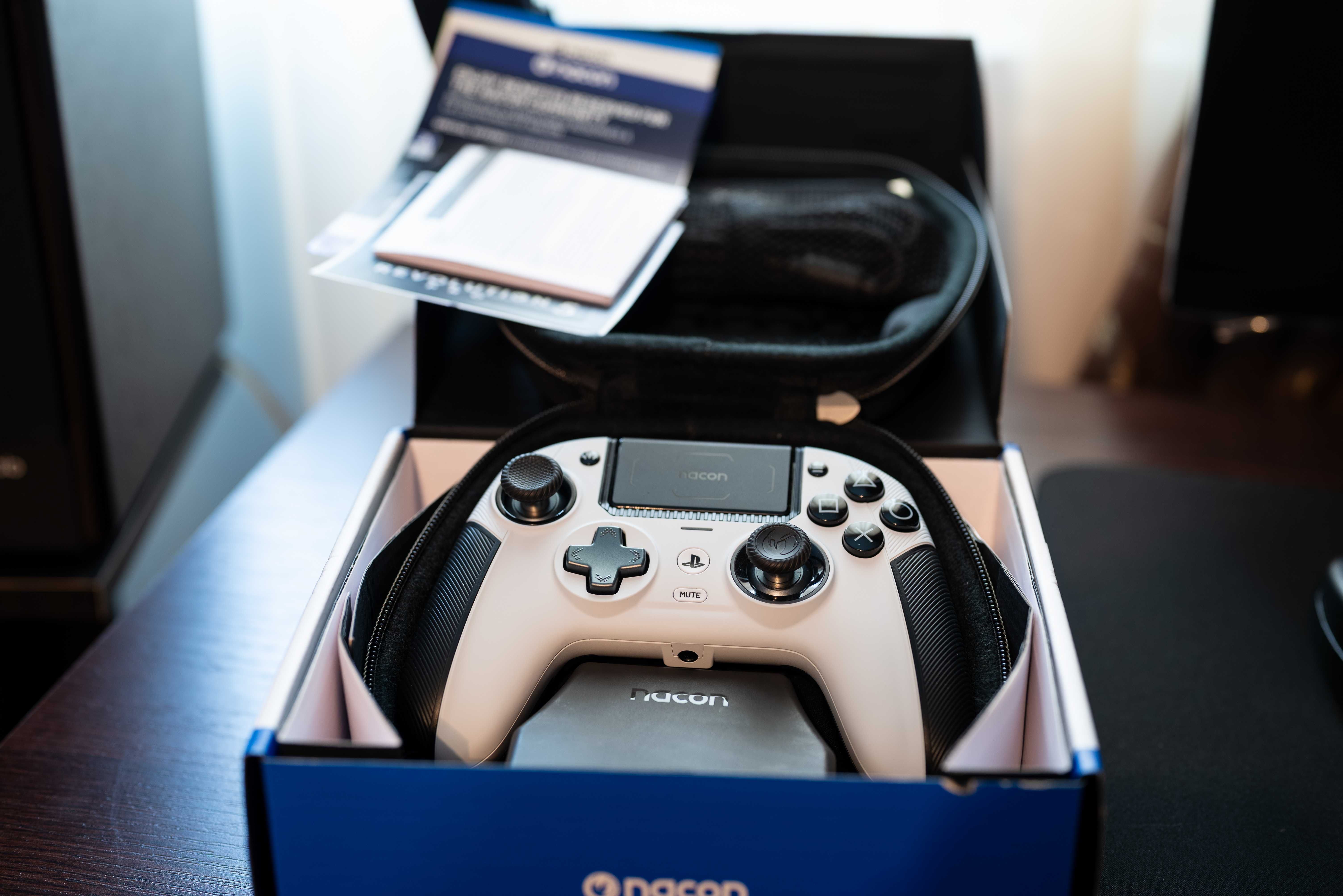 Controller Nacon Revolution 5 Pro pentru PS5, PS4 sau PC