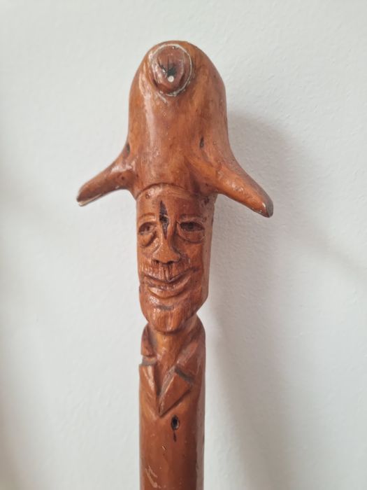 Baston din lemn sculptat integral manual dintr-o singura bucata