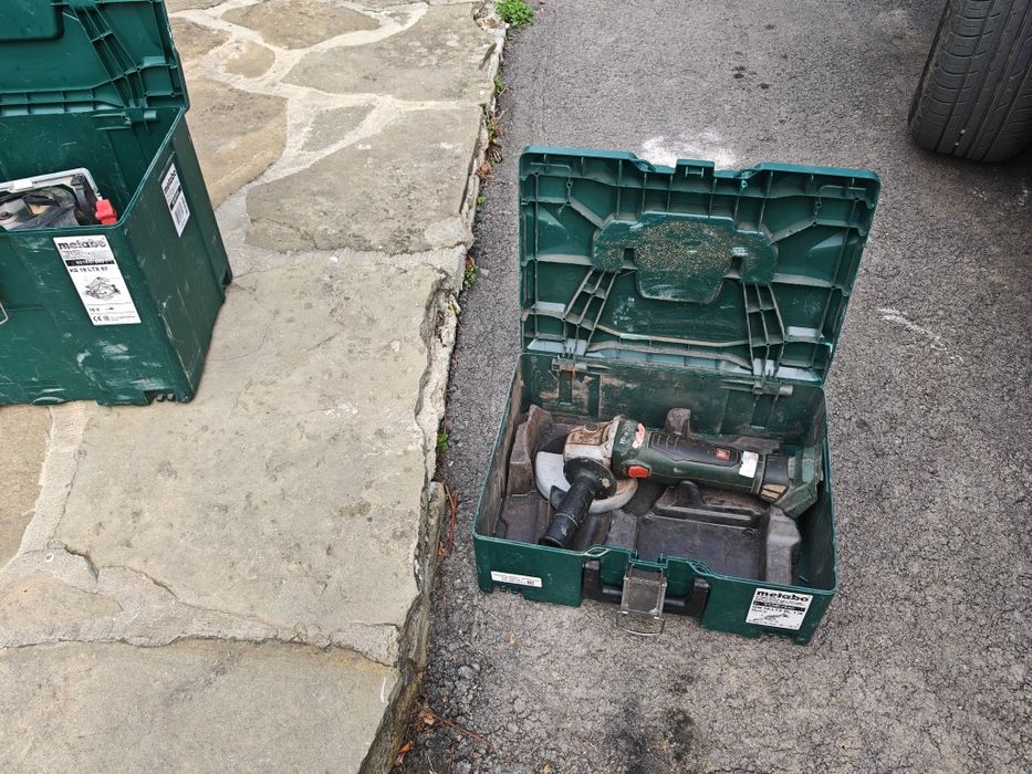 Продавам акумулаторен ъглошлайф  metabo