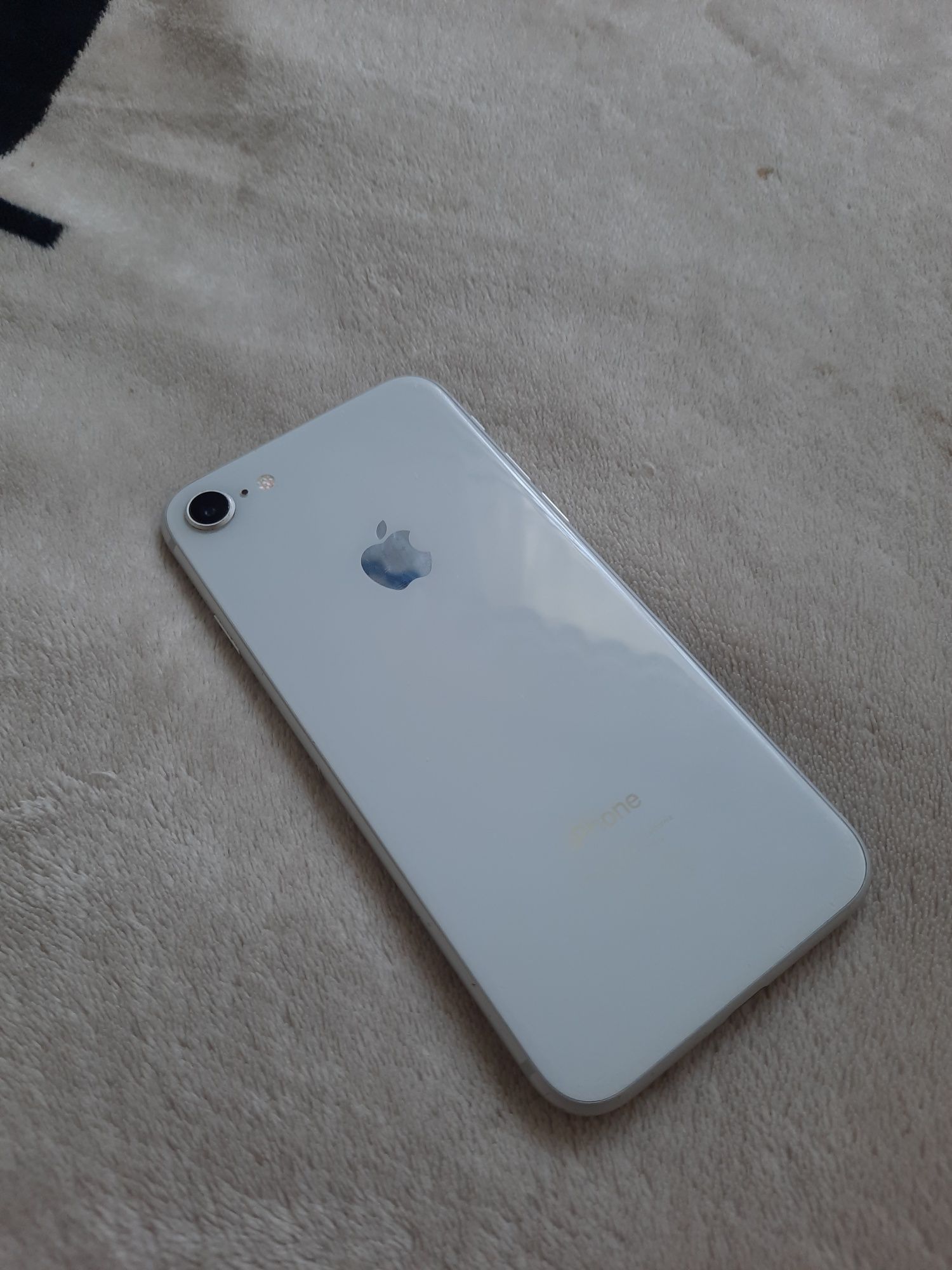 Продам IPhone 8 (SE) 2