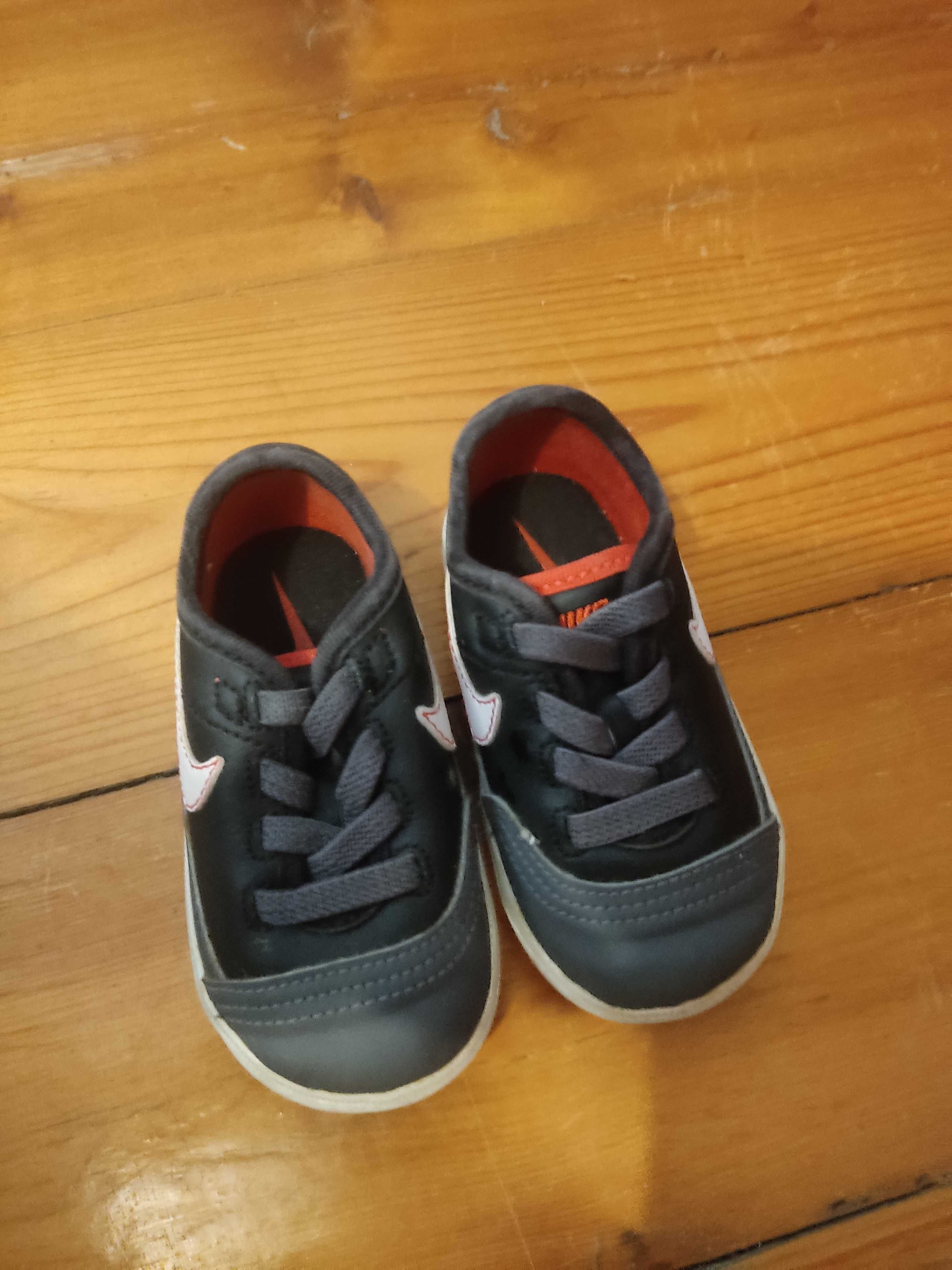 Маратонки   Nike