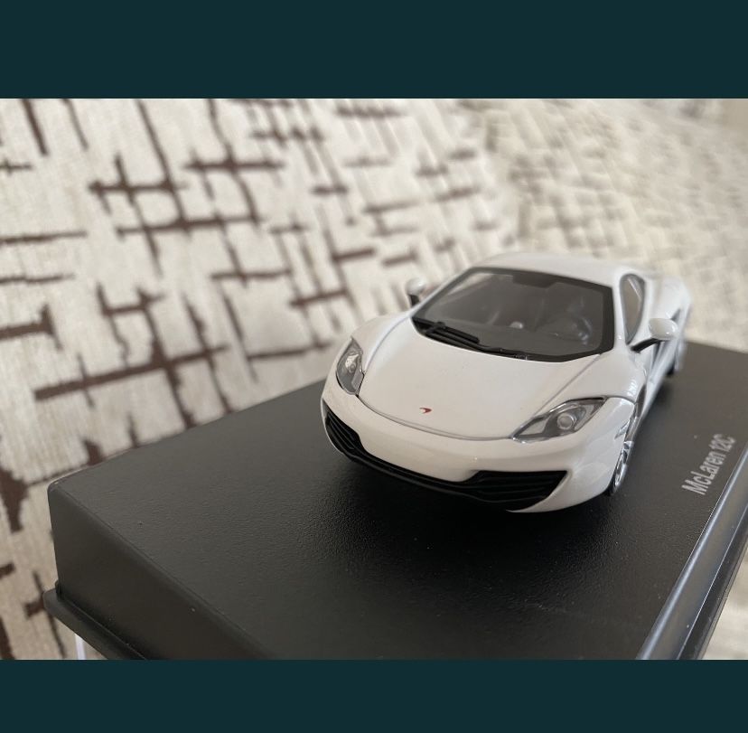 McLAREN 12C machetă auto scara 1:43 alb si gri