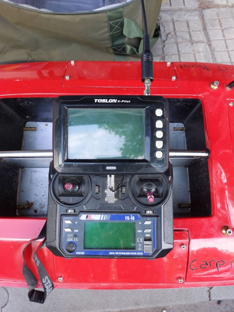 Лодка за захранка carpboat