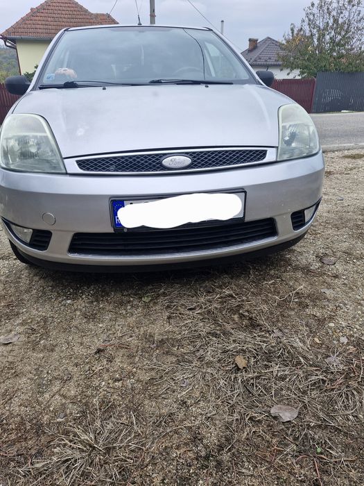 vând Ford Fiesta