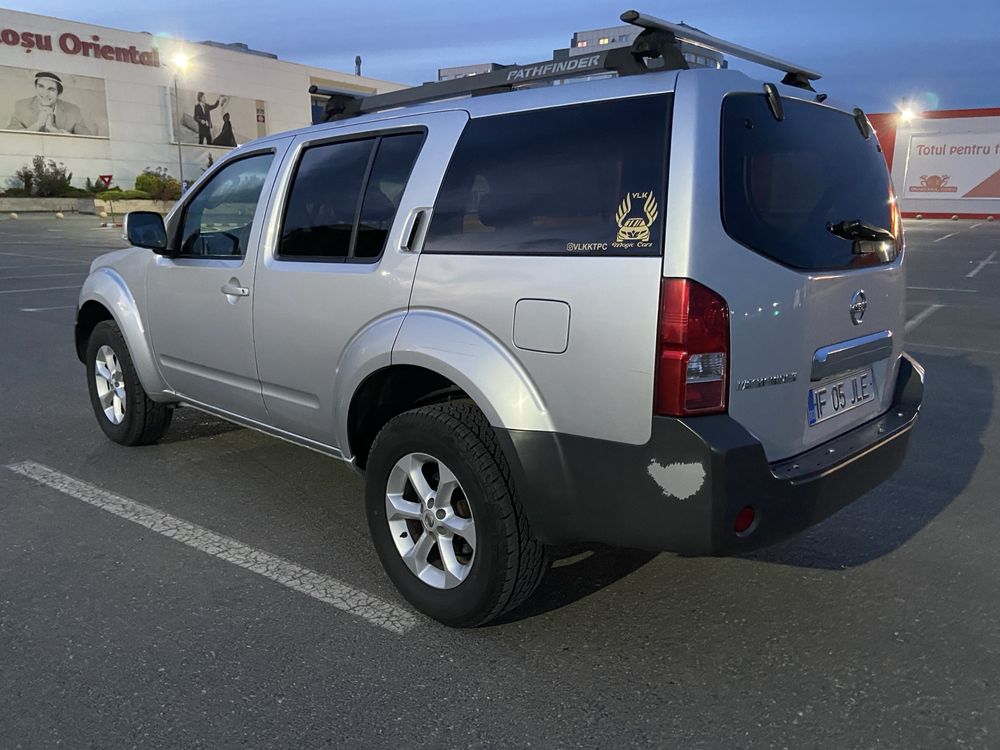 Nissan pathfinder an 2009 7 locuri