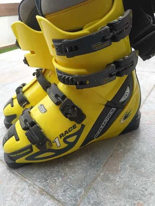 Vând încălțăminte ski