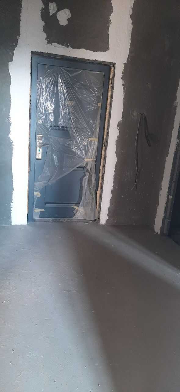 2 xonali balkoni bilan 63.6 kv.m.li karobka uy sotiladi