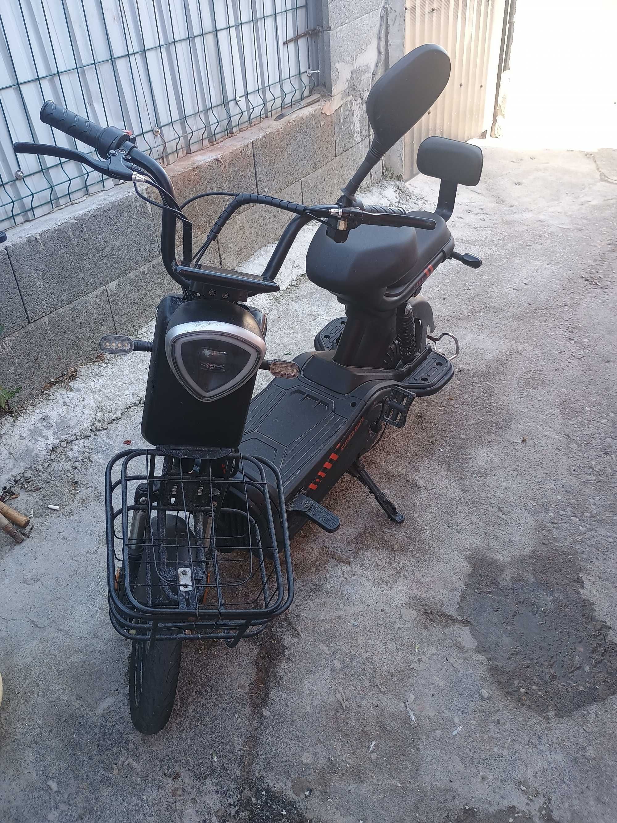 Scuter electric funcționează perfect