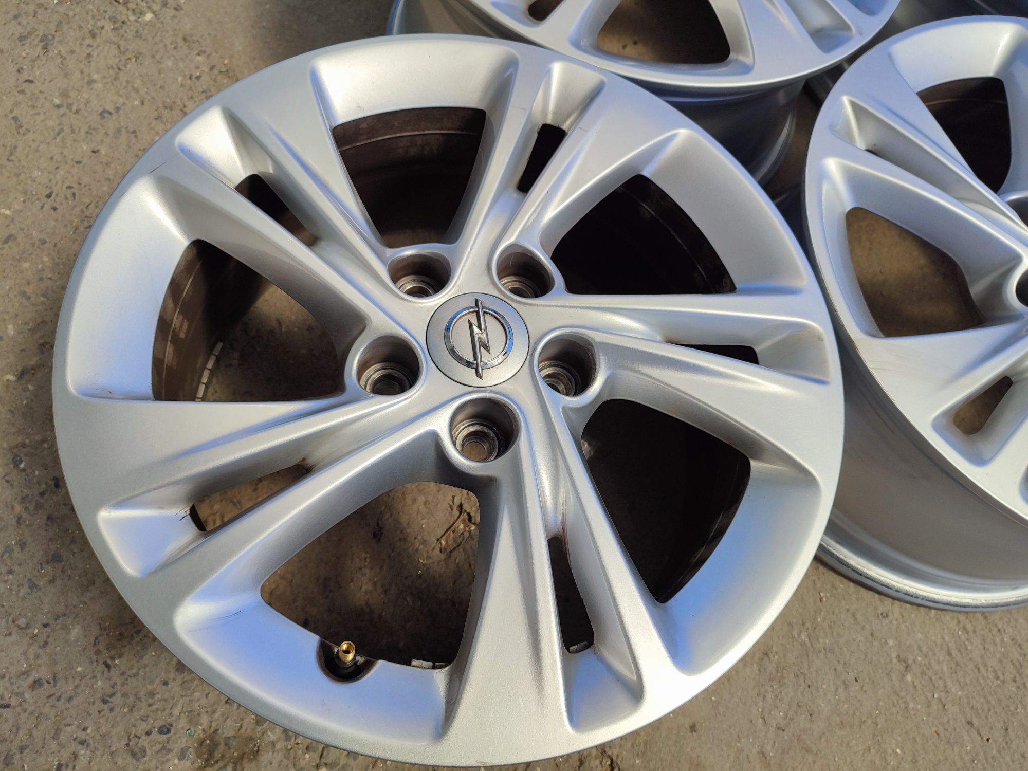 16" оригинални алуминиеви джанти за Opel/Peugeot.