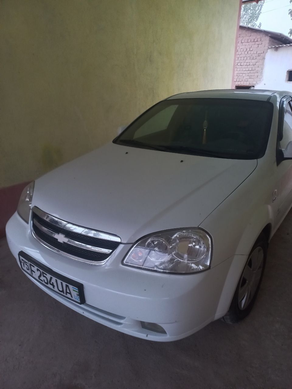 Lacetti 1.8 aftamat luki bor yili 2009.prabeg 240min9.000 $.