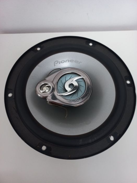 Vand boxe Pioneer și philips prețul negociabil