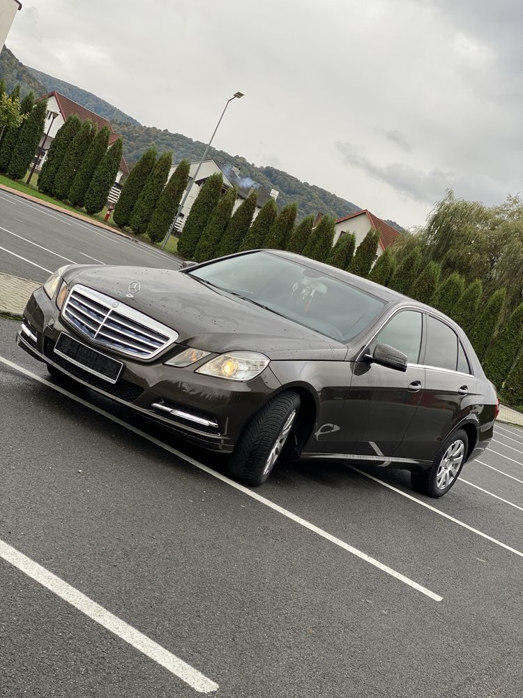 Vând Mercedes E-200 CDI