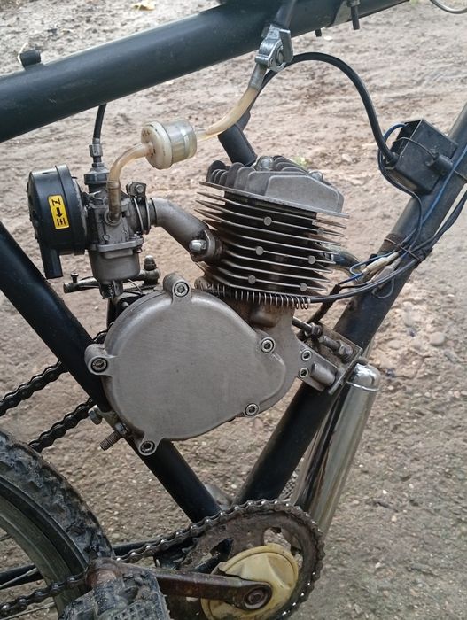 Bicicleta cu motor de 80 cc 2t