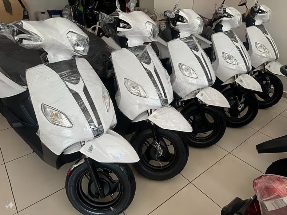 Inchiriez scutere livrari / Scooters for rent Glovo, Tazz, Bolt