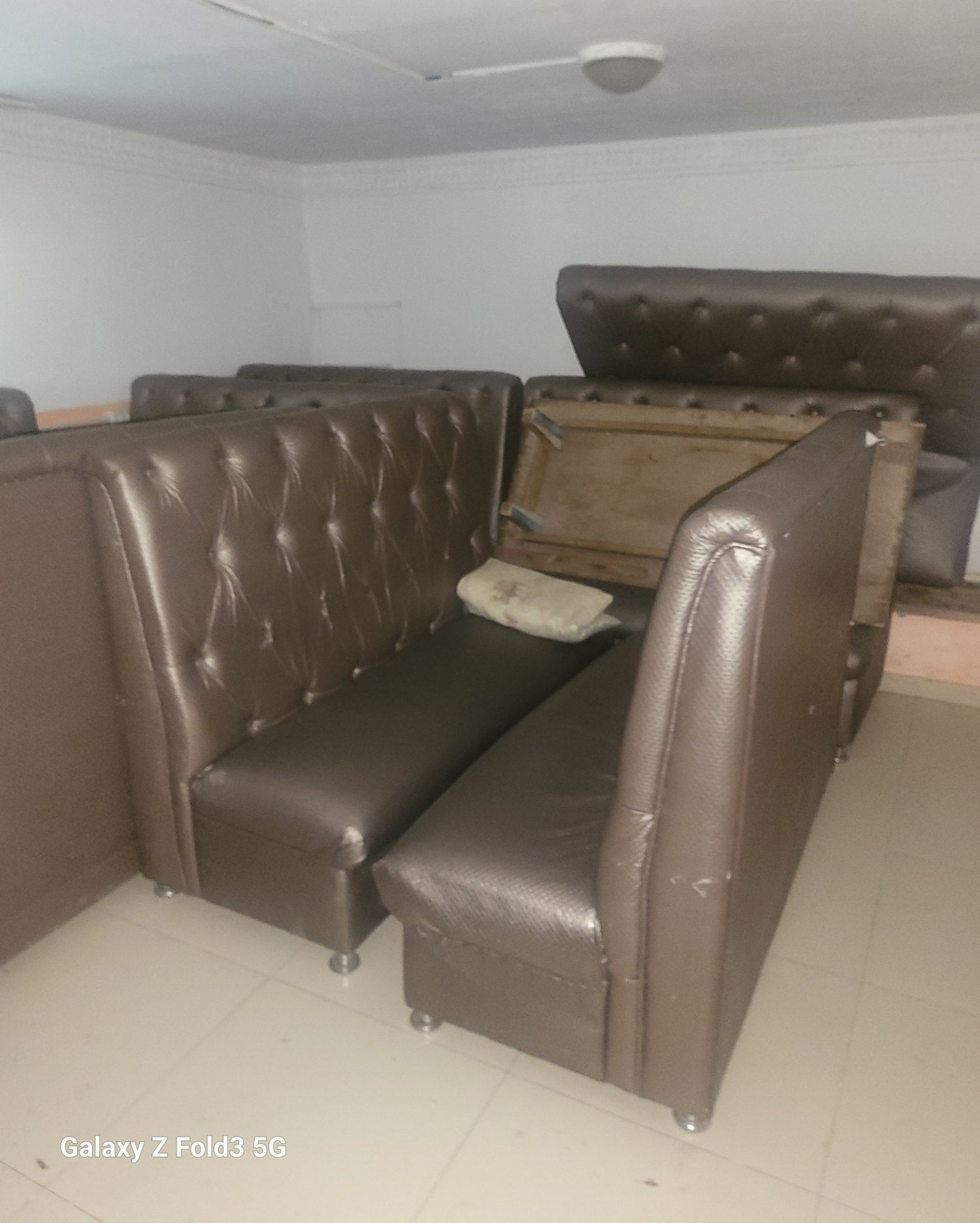 Продам диван для кафе