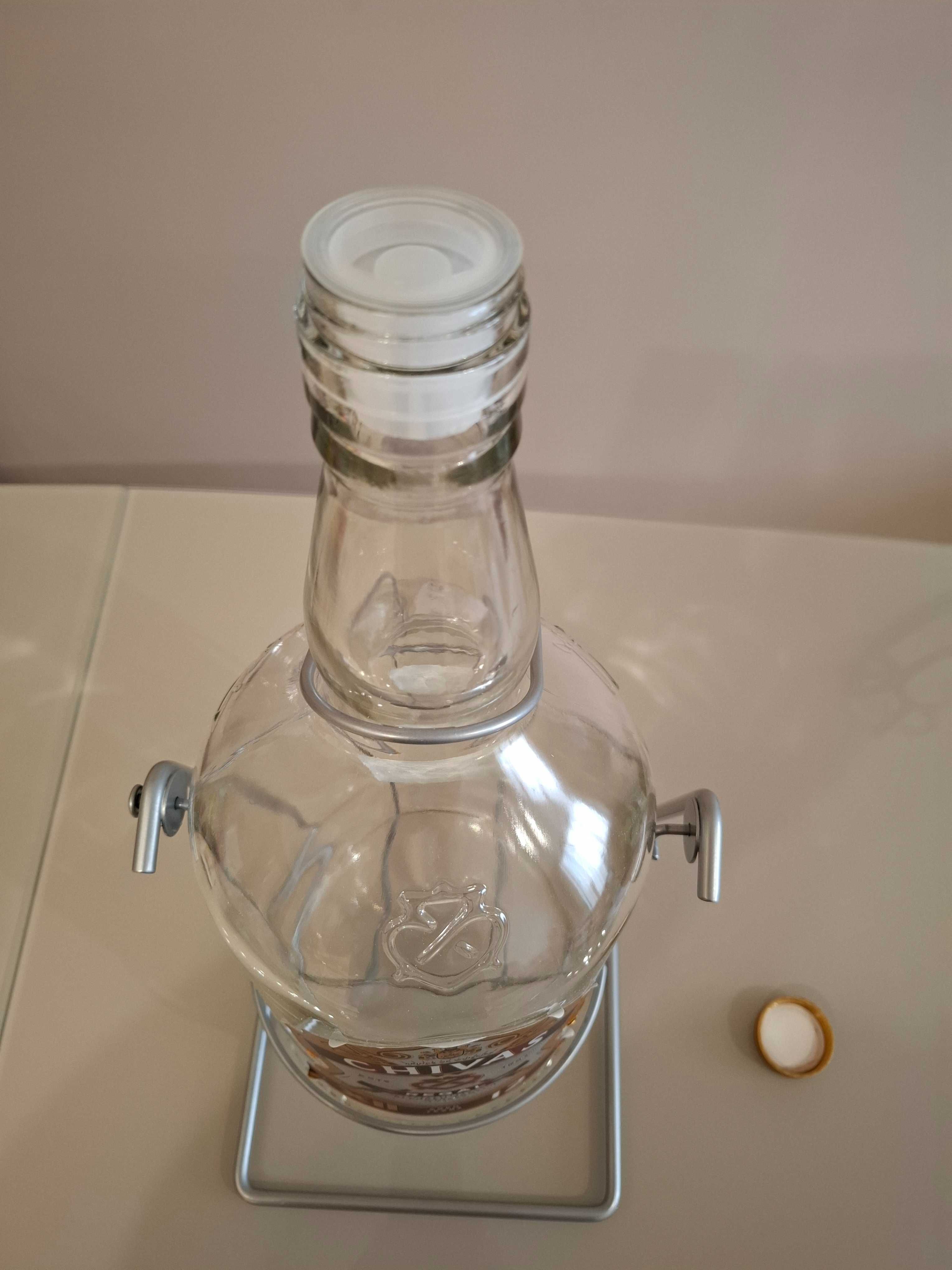 Бутилка от уиски  галон със стойка /люлка/ 4,5л CHIVAS REGAL -80.00 лв
