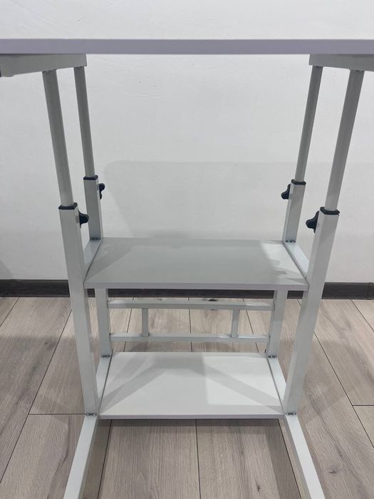 Продается стол и шкаф