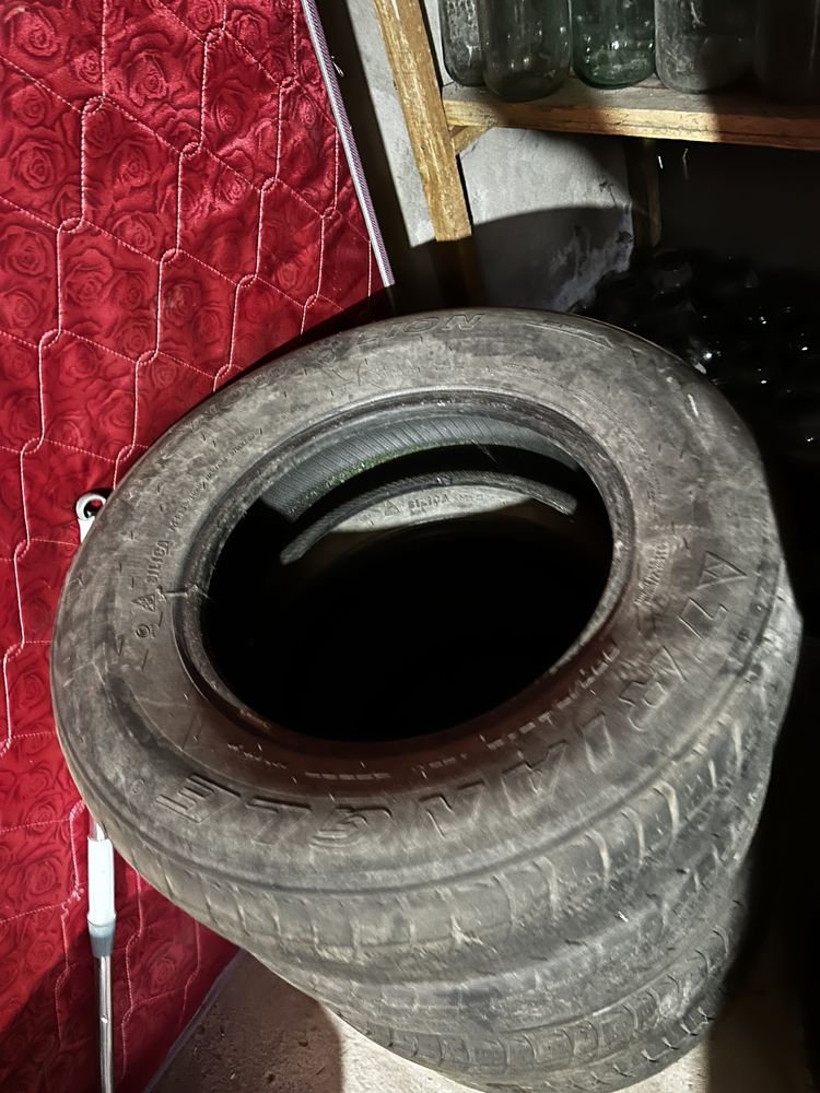 Продам шины размер 225/70/ R16 зимние шины