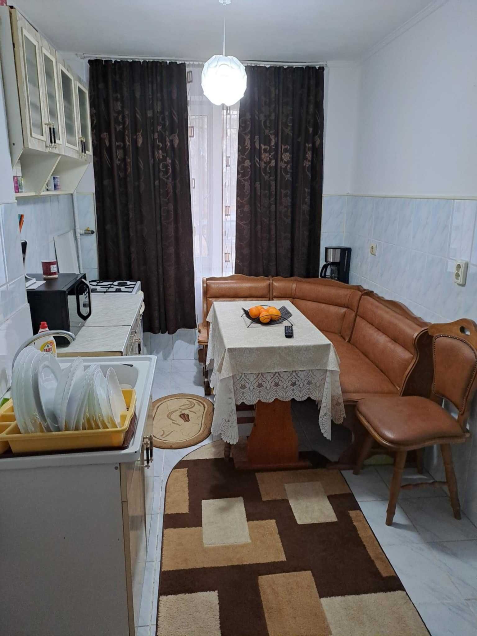 Apartament de vânzare - 2 camere semi-decomandat, 49 mp, parter