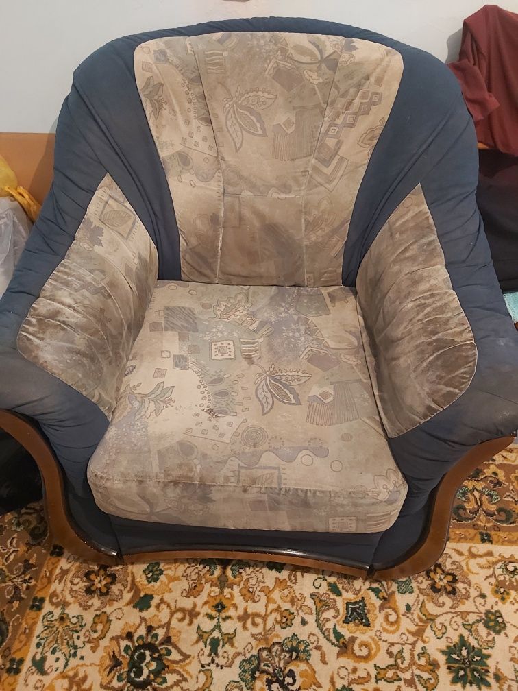Продам большой угловой диван с креслом