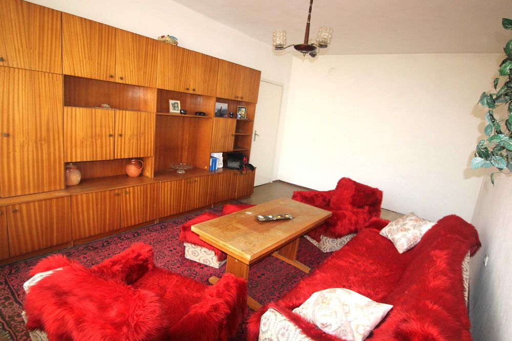 Двустаен уширен апартамент кв. " Младост", гр. Габрово