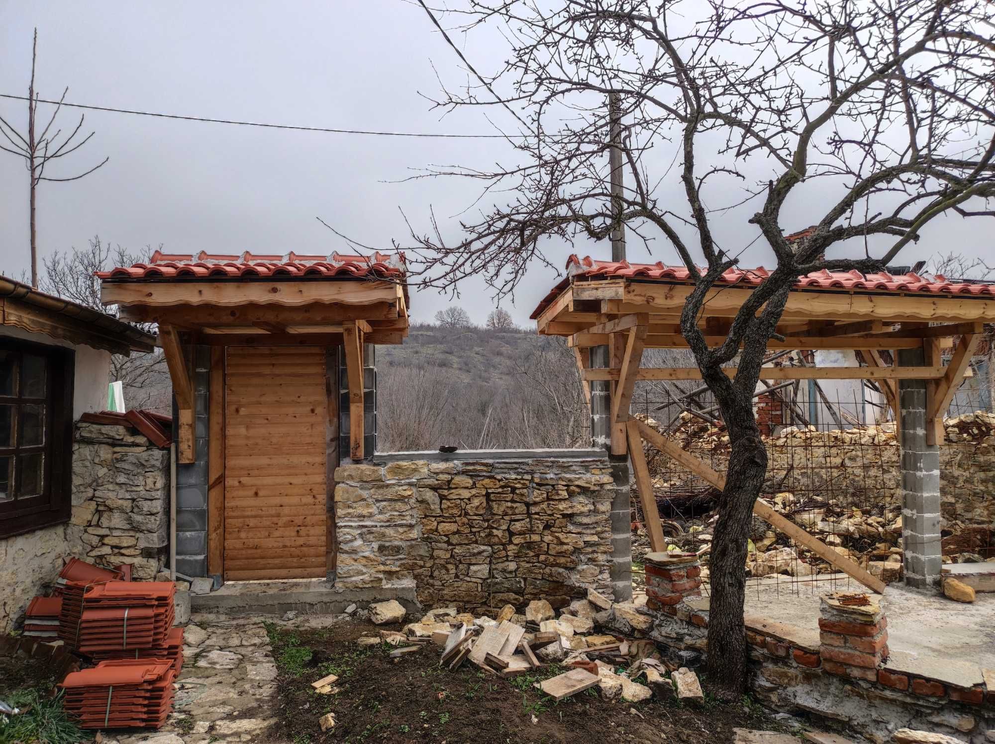 Къща с двор в село Златна Ливада