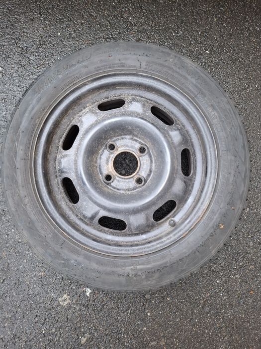 Roata cu anvelope de iarnă Nexen 185/55 R14 80T și jante tabla