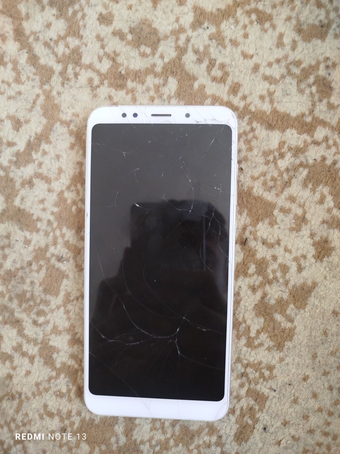 Redmi 5plus ekranda aybi bor arzonga bervoraman