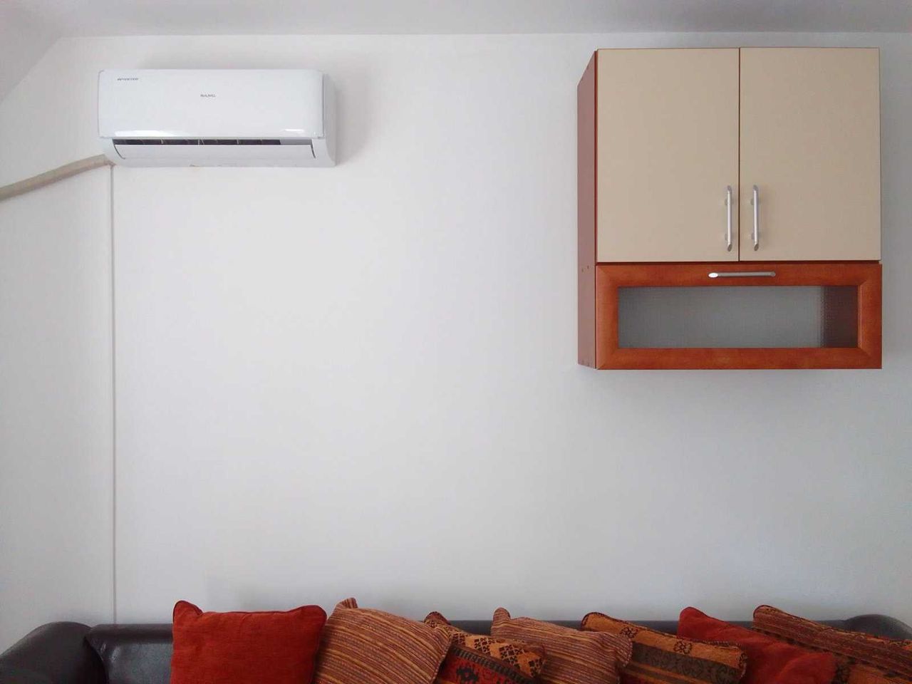 Дава се под наем Тристаен апартамент в Варна, Левски - 75 кв.м за 459 € - Снимка #3