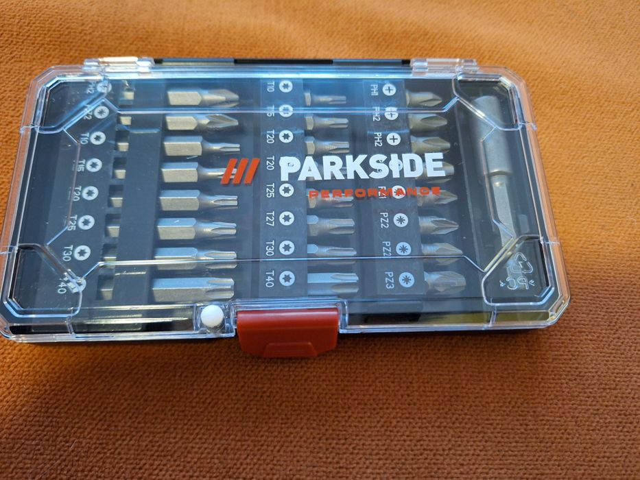 Trusa cu 24 biti si accesoriu ptr bormasina Parkside