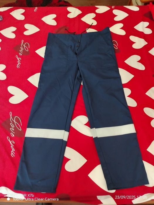 Pantaloni salopetă noi