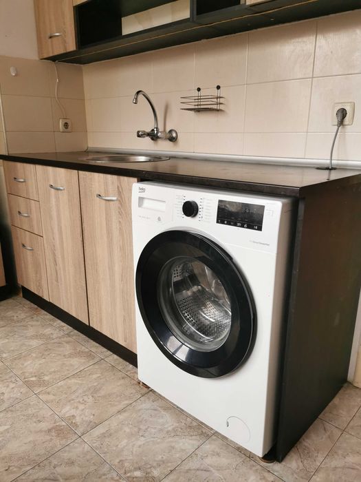 Комплект кухненски шкафове + пералня Beko + хладилник Liebherr
