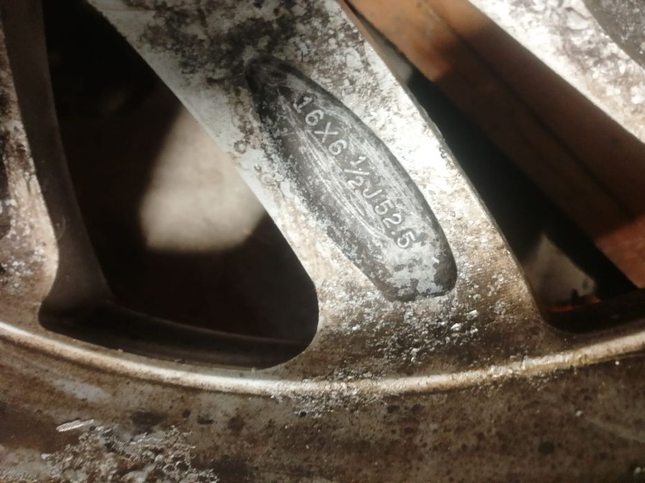 Vand jante Mazda cu anvelope 215/70 r16