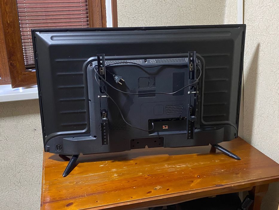 продается телевизор shivaki 43’ + tv box