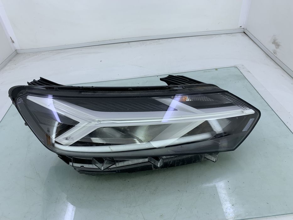 Dezmembrez Far dreapta de pe Dacia LOGAN 2020-2025