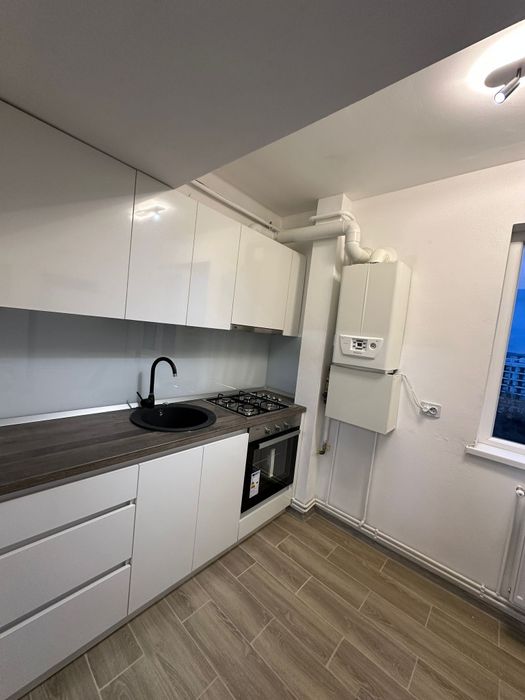 Inchiriez apartament cu 2 camere zona Cornitoiu