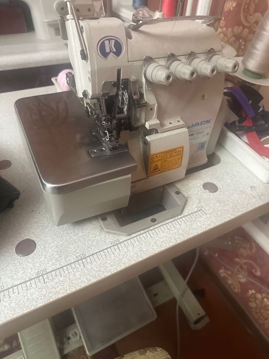 Швейная машинка JACK и оверлок JACK