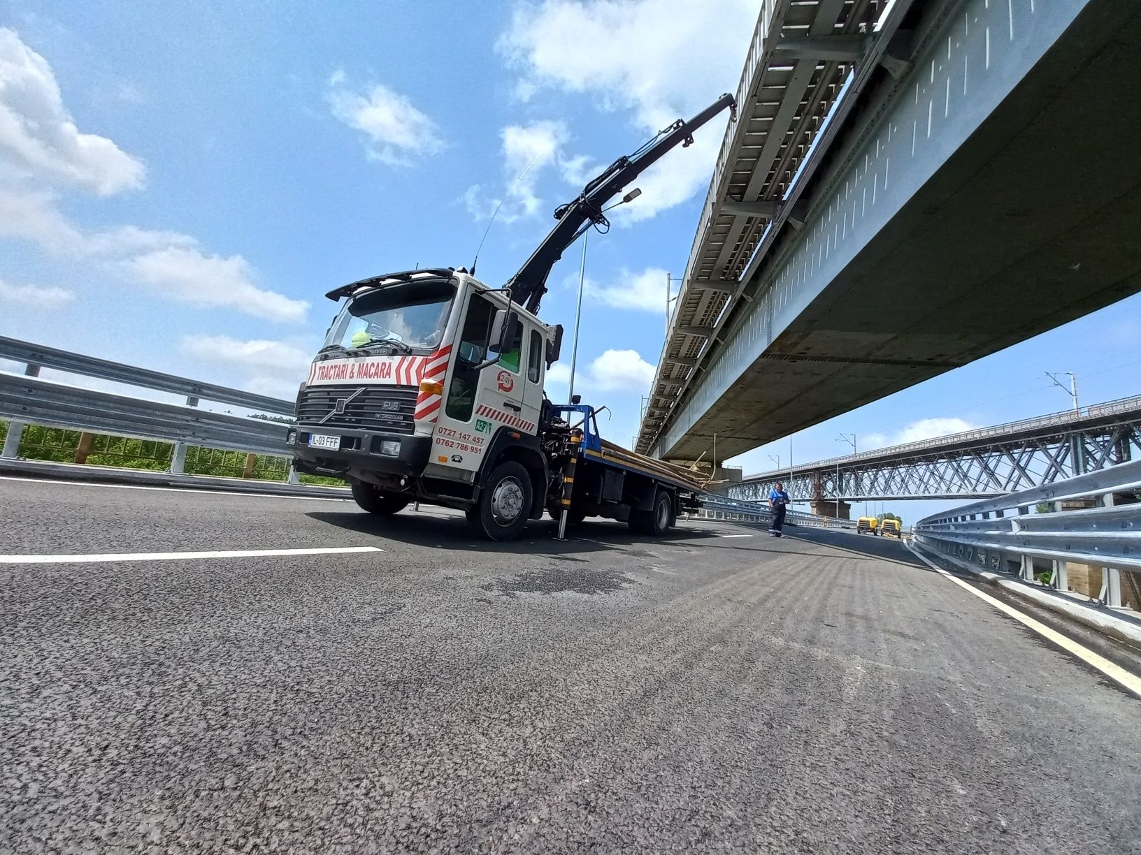 Tractari Auto-Asistență RUTIERĂ- Platforma auto-Utilaje NON STOP