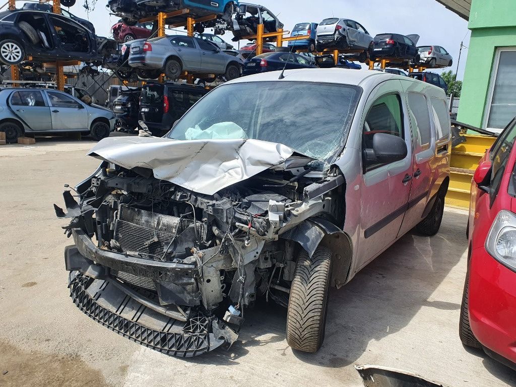 Dezmembrez Renault Kangoo 2 motor 1.5dci 90cp k9k 608 dezmembrari cutie de viteze manuala stop oglinda stanga dreapta