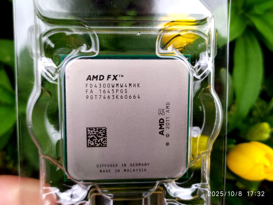Продавам 4-ядрен процесор AMD FX-4300, 3.8/4.0GHz, 95W, Socket AM3+