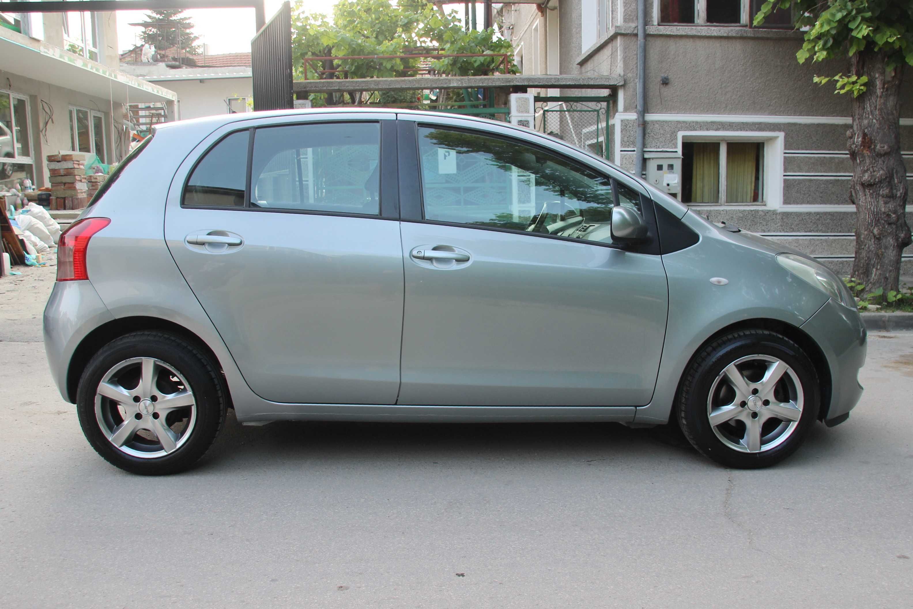 Toyota Yaris 1.3VVTi нов внос