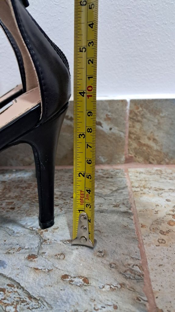 Sandale elegente.