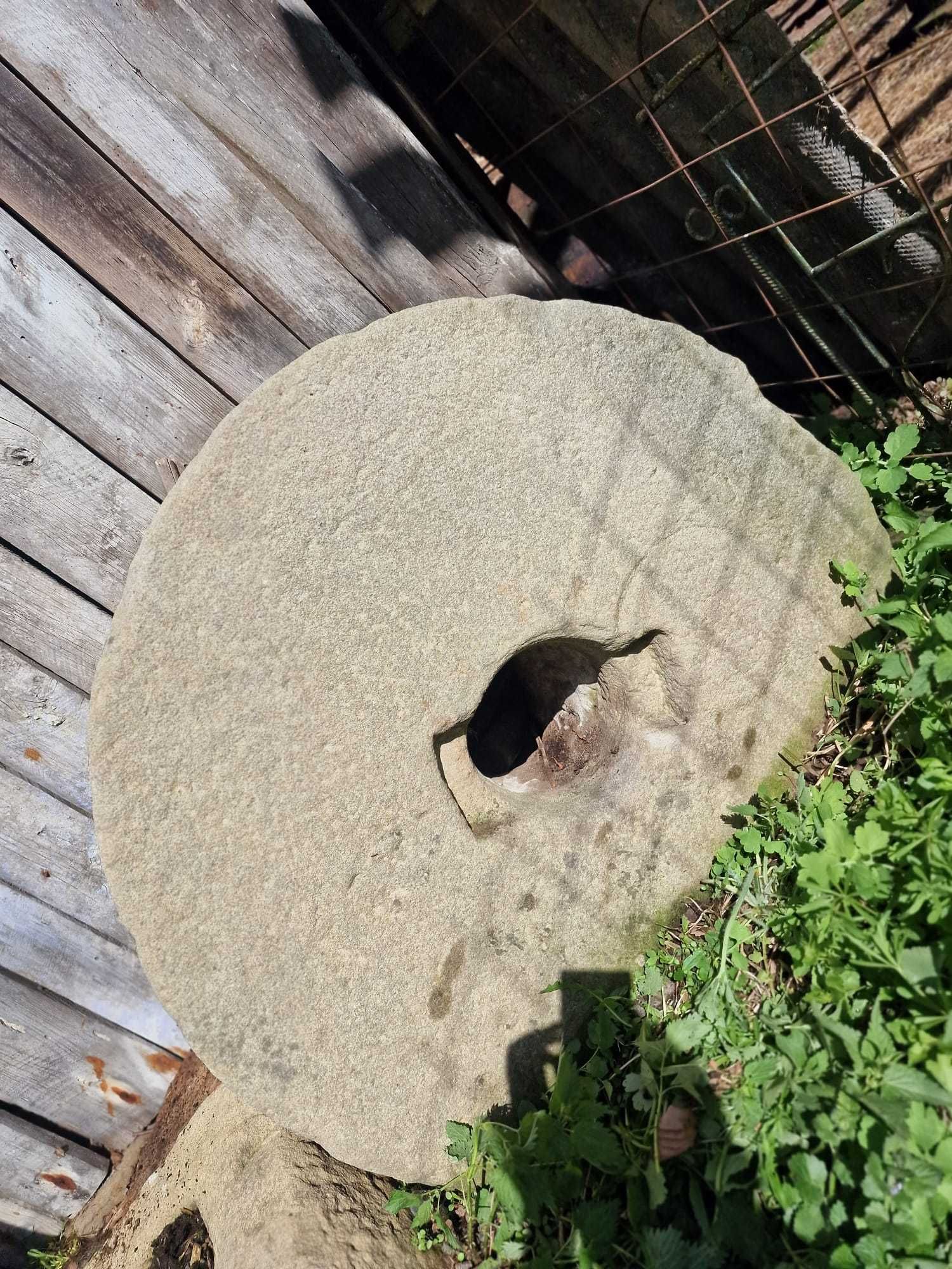 Roti de moara din piatra