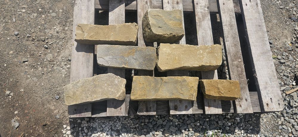 Piatra calup ziduri-cubica