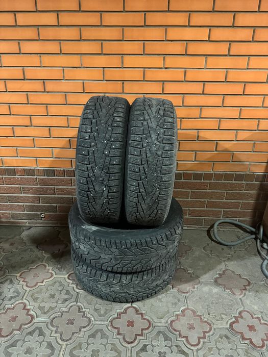 Резина зимняя  215/60/17 б/у